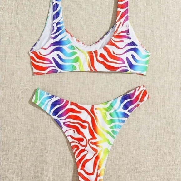 Bikini - Picture 2 of 2